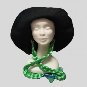 CAPPELLO CON TRECCE VERDI