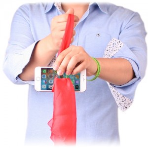 FOULARD ATTRAVERSO CELLULARE - SILK THRU PHONE by Jeimin Lee