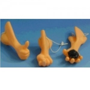 NASO STUPIDO CON MANO